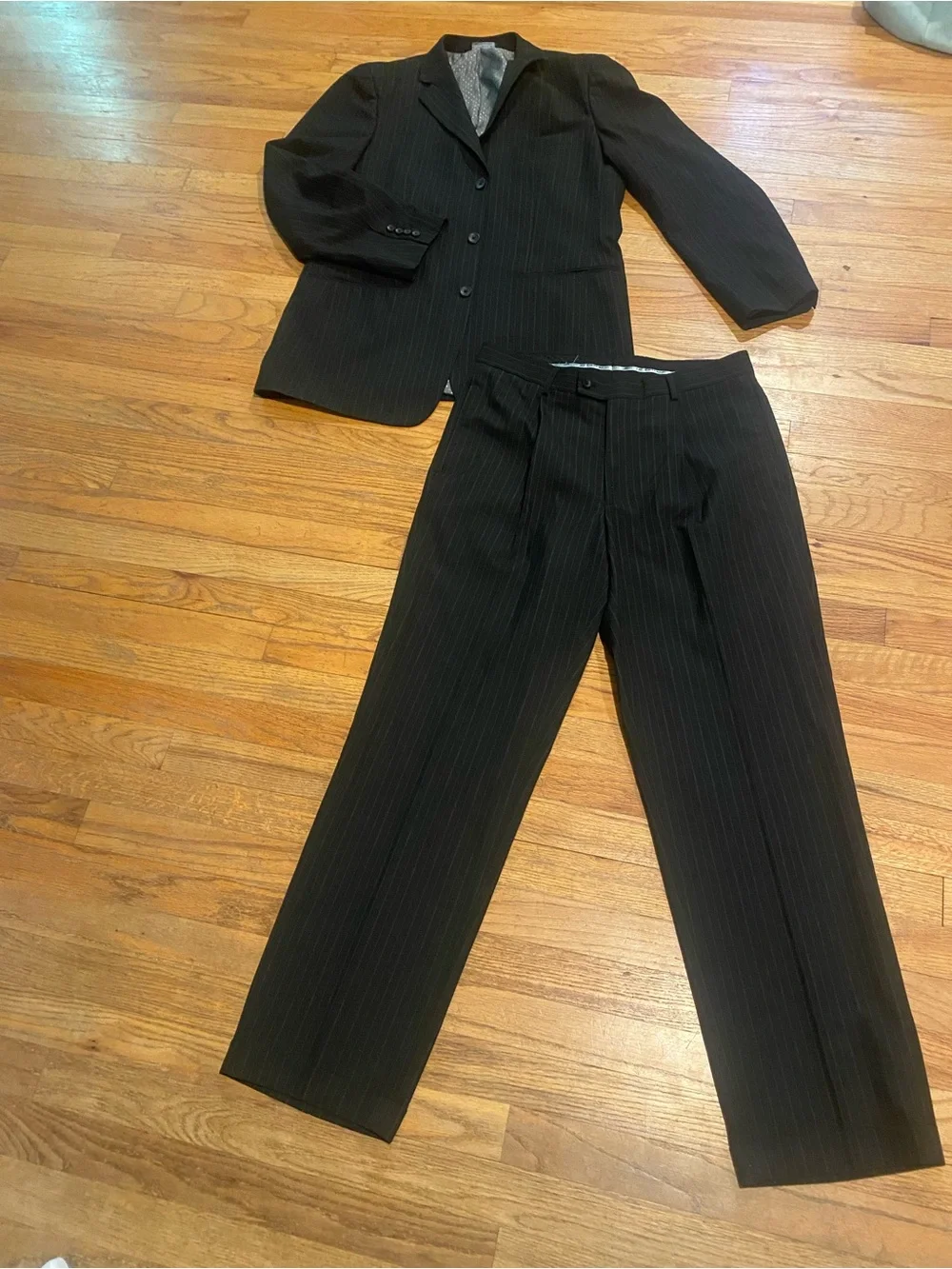 J. Ferrar Men's Pin Stripe Suit Black Jacket 42L Pants 34x32